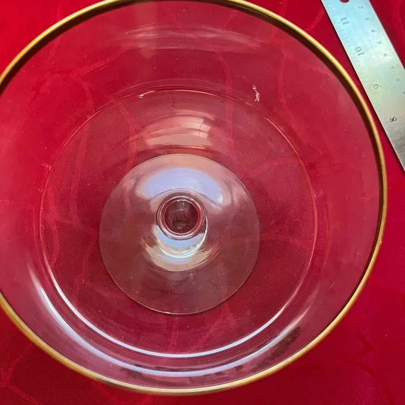 Gold and White Accent Vase for Elegant Celebrations - Picture 2 of 4